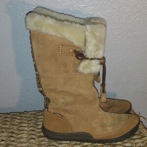 Woman's Cabin Fever Suede Cushe Winter Boots  6